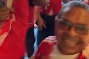 家人的骄傲！迪亚斯父亲社媒晒庆祝儿子进球视频