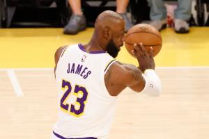 马健：湖人要赢火箭只能玩命防守&依靠詹姆斯 后者难打出18年数据