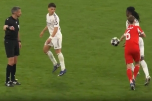 前裁判质疑卡马文加被罚下：他只带球3秒，裁判简直在滥用职权