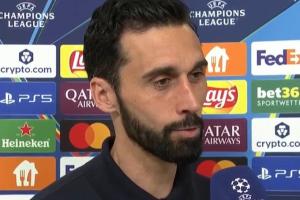 不满！阿韦洛亚：裁判可能不知道卡马文加已有黄牌，这毁了比赛