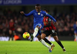 记者：凯塞多大概率续约至2033年，他有不少邀约但想留在切尔西