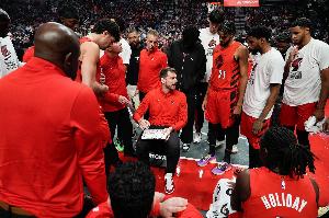 阿里纳斯：开拓者毫无存在感 囤积了一大堆球员我都不知道有谁