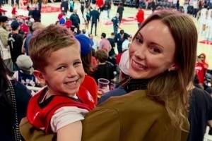 季后赛即将来袭！申京女友晒照秀恩爱：本赛季我的精彩瞬间✨