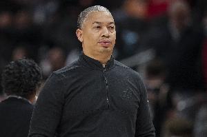 卢：我紧张时会跑回酒店房间 穿着西装跪在地上祈祷