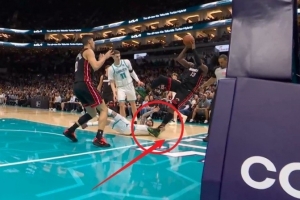 路威：三球拉拽阿德巴约不回放是正确的 比赛已经被切得够碎了