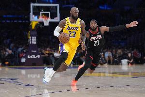 帕森斯：詹姆斯为湖人尝试了各种场上角色 且他的表现都超预期