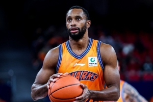 记者：不知道放走弗格的辽篮管理层 看他状态这么好有何感想 ​​