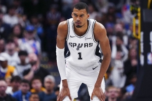 苏群：G3不管文班打不打马刺还是有戏 他们实力占优且纪律性很强