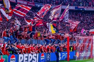 淘汰皇马后球迷冲场！拜仁被欧足联罚款近6万欧 主战巴黎无需空场