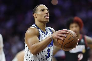 比克斯塔夫谈防贝恩：我们派很多人去防他 不给他一打一的机会