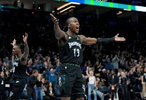 感谢火箭不要之恩！狼追字母哥失败后换道苏姆 绝境中他成为头狼