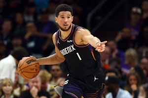 布克生涯季后赛战绩：最远到总决赛 两度止步次轮 两次首轮被横扫