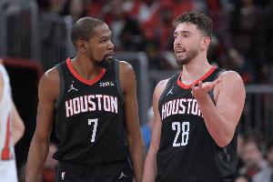 关系融洽！申京：杜兰特一直支持我们 他也在场边为我们加油鼓劲