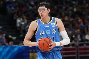 周琦：目前球队的精神状态很不错 训练强度也在一点点地增加