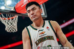 郭艾伦：李晓旭在场上的拼劲值得大部分球员学习 他是真正的热爱