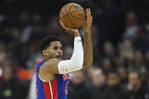 火力凶猛！托拜亚斯·哈里斯半场11中7独得19分4板 三分4中2