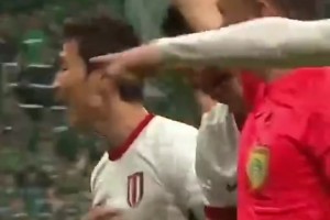 北京广播电视台发视频质疑足协评议：慢放韦世豪犯规后爆粗口型