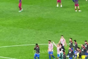 现场球迷：赛后除了一个人之外，所有巴萨球员都在谢场