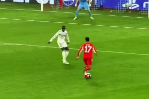 这球真的无解！球迷现场实拍奥利塞杀死比赛的精彩进球！