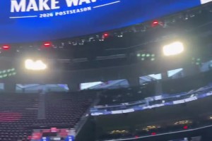 简直不要太秀！库里赛前超远LOGO三分弹地入框