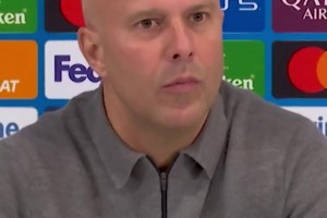 斯洛特谈点球取消：上周有两次判罚我们比较走运，现在好运用完了