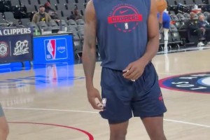 火箭全队训练备战湖人，范乔丹也现身指导队友！