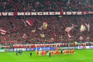 沸腾的安联球场！拜仁众将与死忠球迷们的赛后狂欢