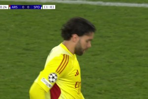 险送大礼！拉亚禁区内出球失误！葡体断球没把握住！