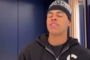 大赢家马队！采访巴黎球员：来到巴黎以后拿了多少座冠军？